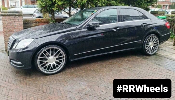 Mercedes E klasse voorzien van 20 inch MB wheels in 8.5J ET42 en 9.5J ET45.