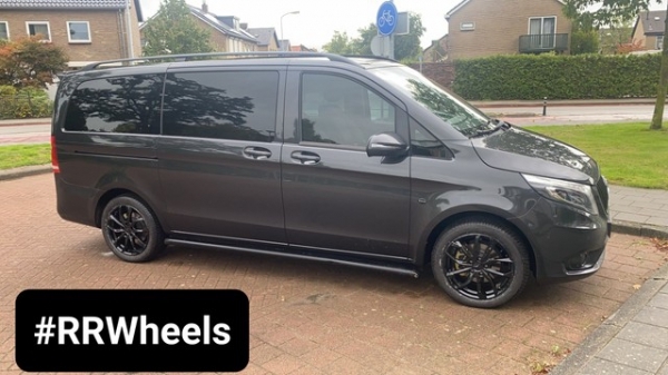 We hebben deze Mercedes Vito voorzien van nieuwe RC Design RC34 velgen in 5x112 7.5J ET53 in Gloss Black. Geweldige velgen en een chique uitstraling!