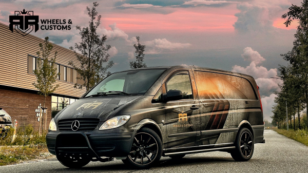 Wij hebben onze eigen Mercedes Vito voorzien van een nieuwe set Borbet LX19 black glossy gold spoke 8X19 5X112 ET: 40