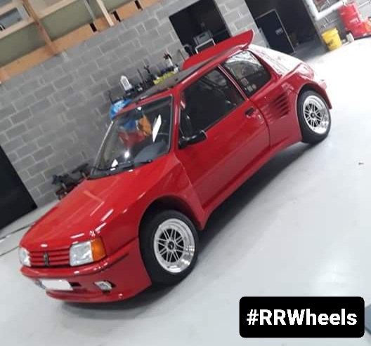 Peugeot 205 GTI Widebody met nieuwe Japan Racing JR31 wielen! Zo zie je ze niet vaak meer! unieke auto!