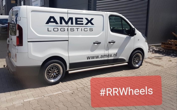 De bedrijfsbus van Amex logistics voorzien van nieuwe 17 inch DZ Racing velgen in 7.5J ET38 5x114,3 rondom