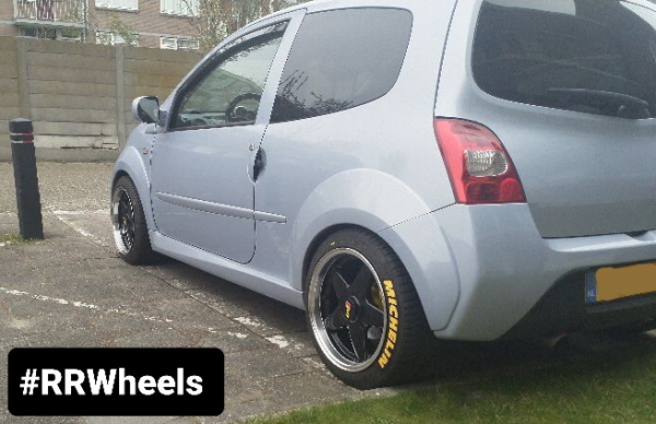 Deze Renault Twingo RS uit 2010 voorzien van 16inch HSR H1050 velgen in 8J ET35 rondom. Schitterende fitment!