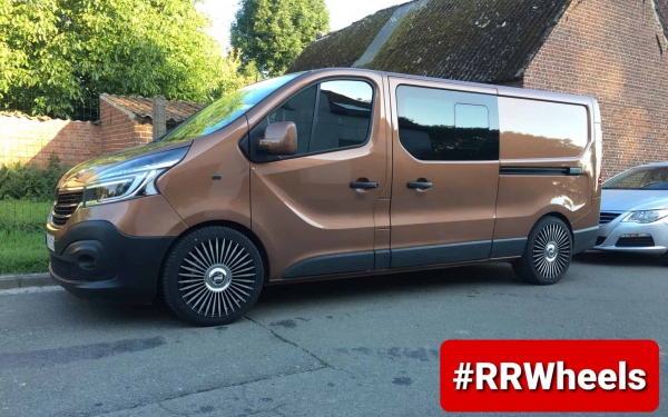 Deze splinternieuwe Renault Trafic uit 2020 met nieuwe 20 inch zoomwielen 5x114.3 8.5J ET45! Deze splinternieuwe Renault Trafic uit 2020 met nieuwe 20 inch zoomwielen 5x114.3 8.5J ET45!