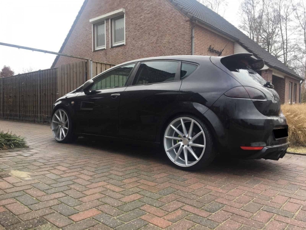 Seat leon voorzien van 20 inch 5x112 8.5J ET40 Forzza wheels