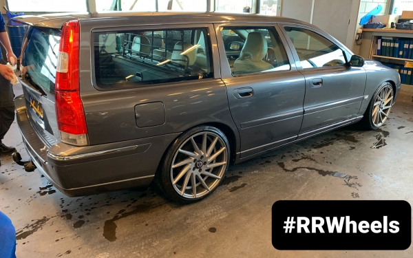  Volvo V70 R-Design met nieuwe Khan Concave velgen in 19 inch 5x108 8.5J ET38. Schitterende snelle auto!